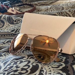 MICHAEL KORS WOMANS SUNGLASSES